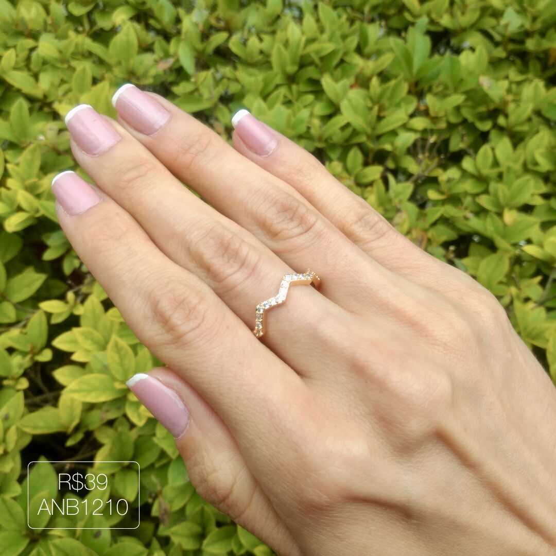 Anel Zig Zag Cravejado Cristal Dourado